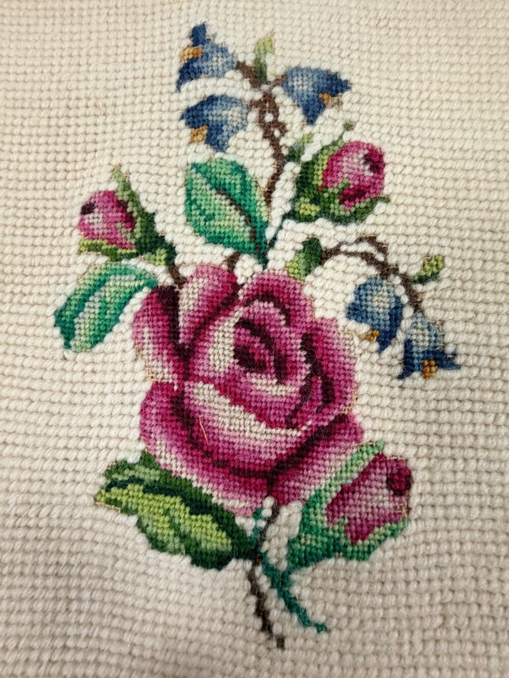 Vintage 3D Needlepoint Floral Panel Pink Rose & Blue Flowers Cream Canvas 8x6" - Picture 2 of 3
